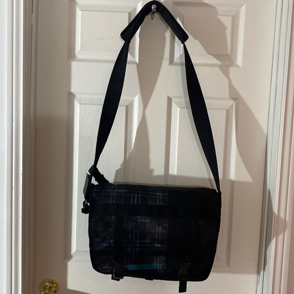 Quiksilver Handbags - Unisex Quicksilver Messenger/Laptop Bag 12Hx16Lx5D